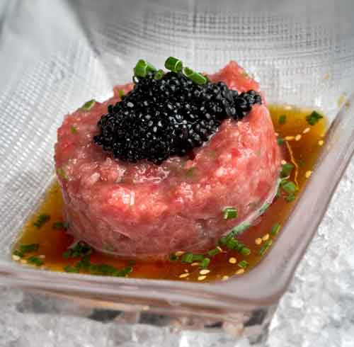 Tartar de atún toro con caviar